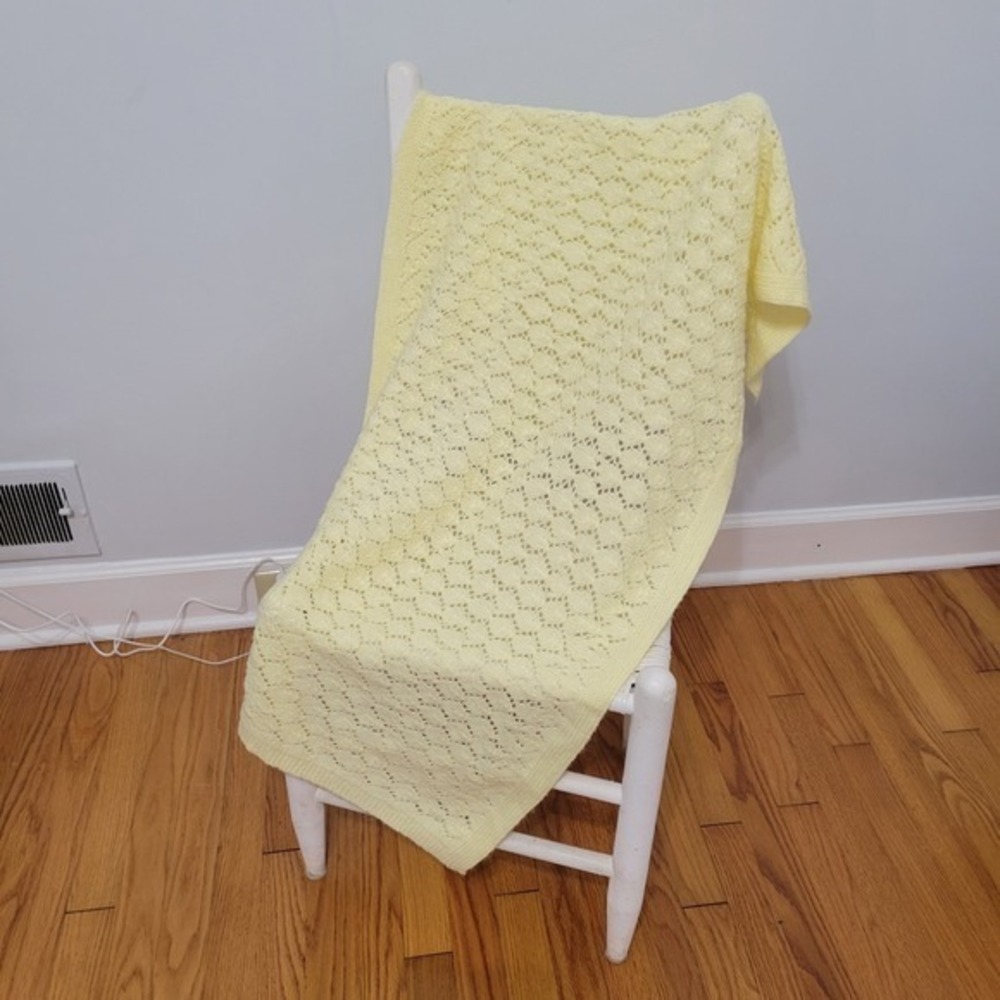 Handmade Yellow Unisex Baby Blanket Knitted Shell Pattern Intricate Unique Gift - Picture 2 of 6